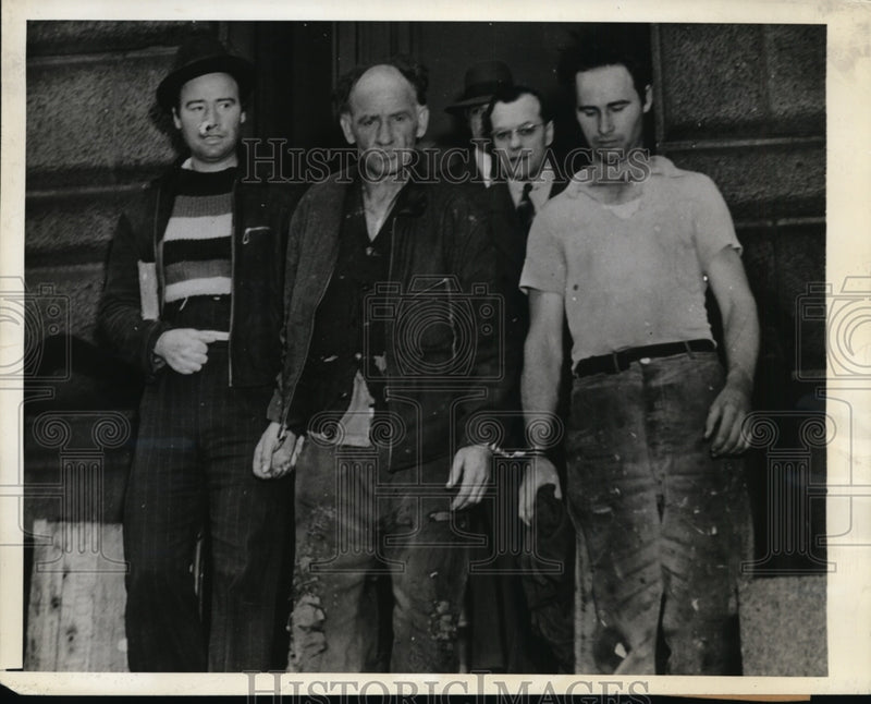 Load image into Gallery viewer, 1943 Press Photo Paul Perkins &amp; Family Leaving Court on Resisted Draft Arrest

