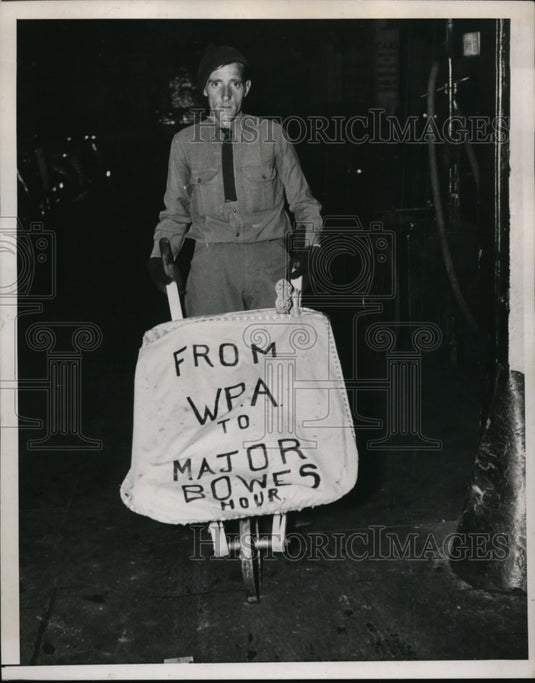 1937 Press Photo John Dale w WPA Wheelbarrow - nef46732