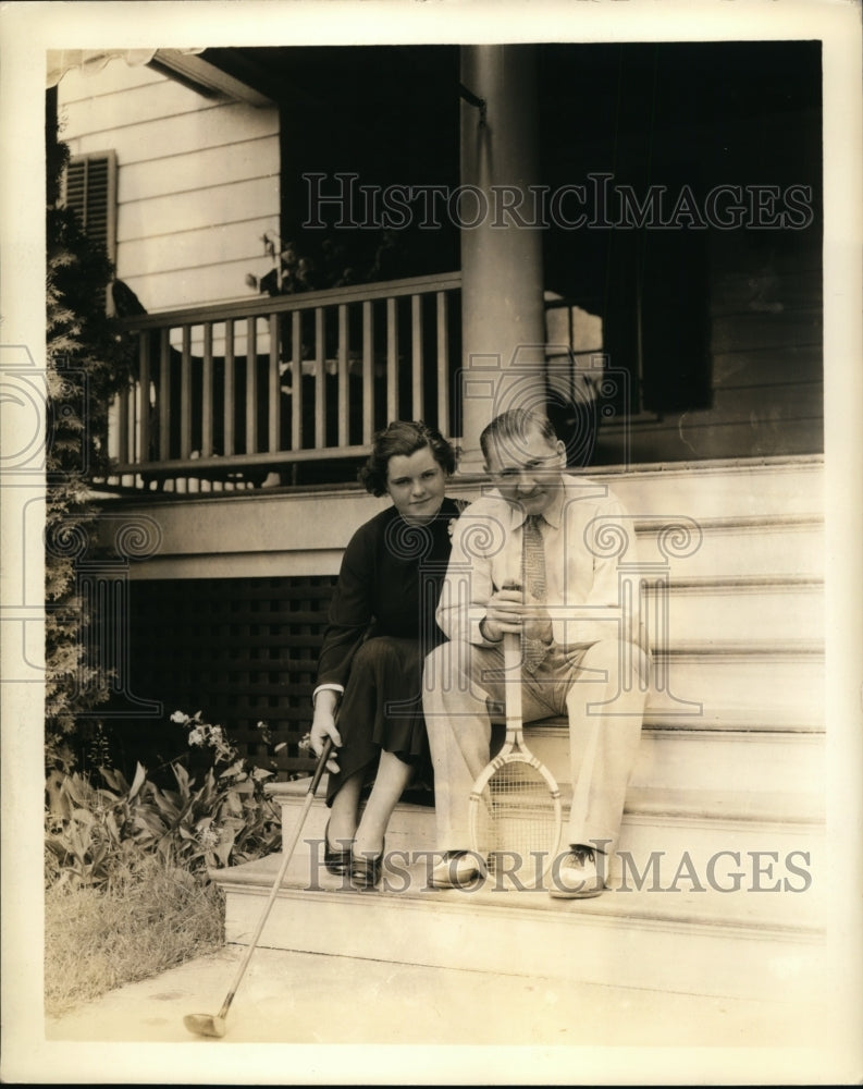 Load image into Gallery viewer, 1936 Press Photo William F. Bleakley &amp; Daughter Magaret (Peggy) @ Lake Mahopac
