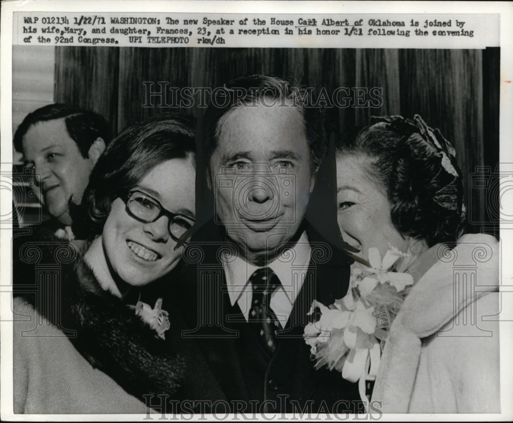 1971 Press Photo Carl Albert joined by his wife, Mary, and daughter Frances