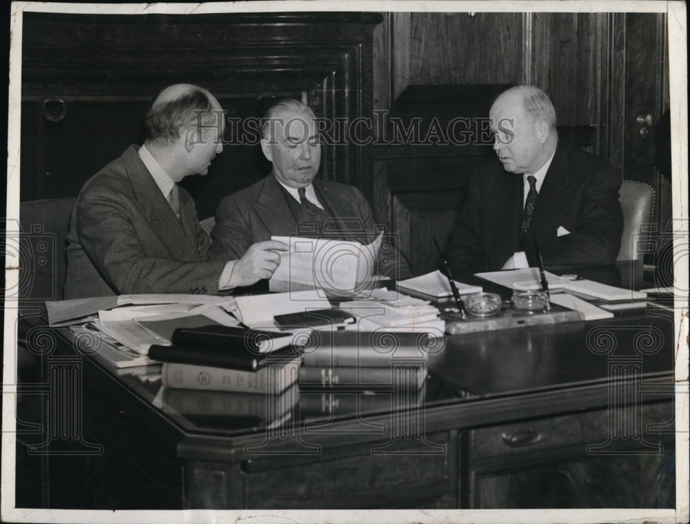 1941 Press Photo Bryong Price Begins Job After Being Sworn in - nef46942