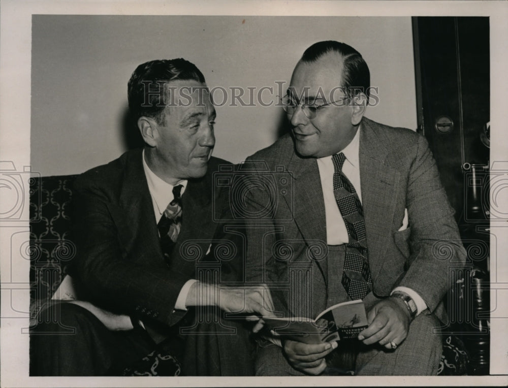 1936 Press Photo Jimmy Dooling &amp; Bert Stand Conferring Before Democratic Conven