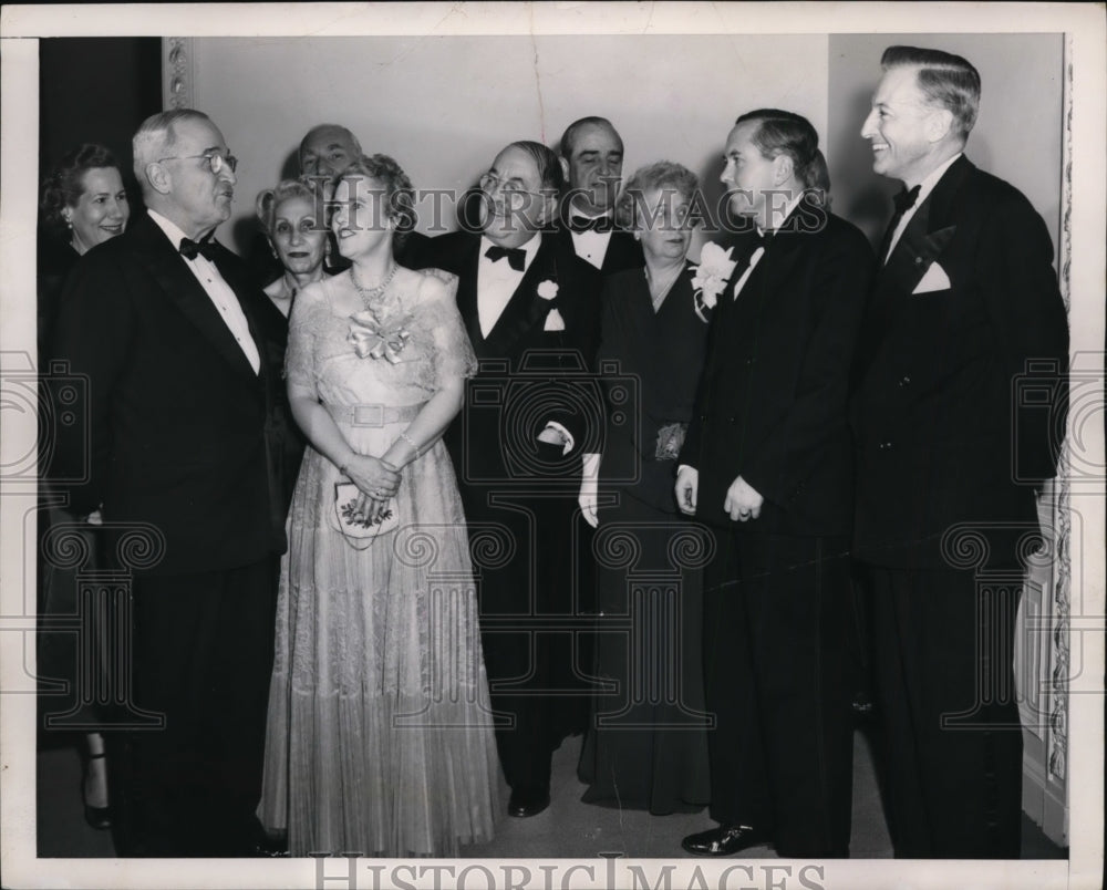 1948 Press Photo Pres & Mrs Truman Attend Opening of New 71-Seat Theater