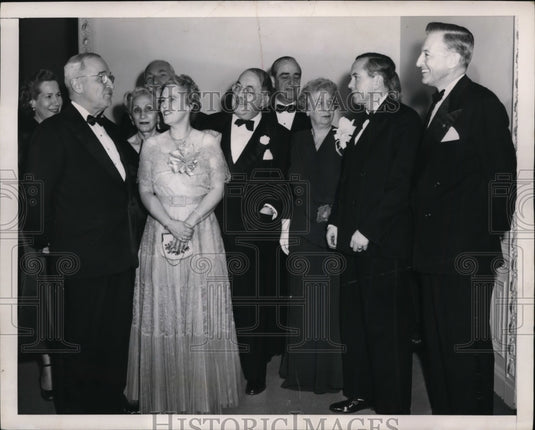 1948 Press Photo Pres & Mrs Truman Attend Opening of New 71-Seat Theater