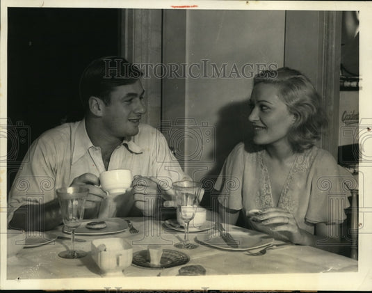 Press Photo Georgette Guy & Andrew 