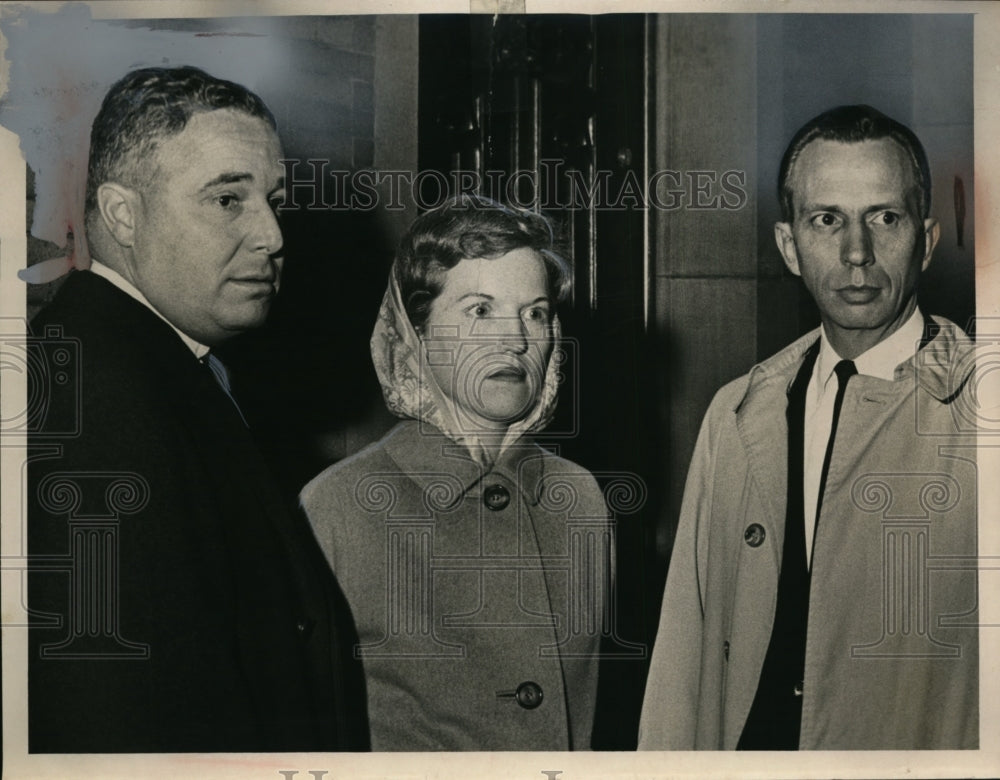 1963 Press Photo Attending Trinity Cathedral - nef47015