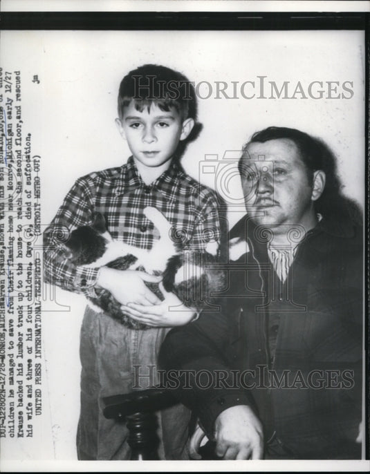 1960 Press Photo Warren Krause, Son Ronald After House Fire, Monroe, Michigan