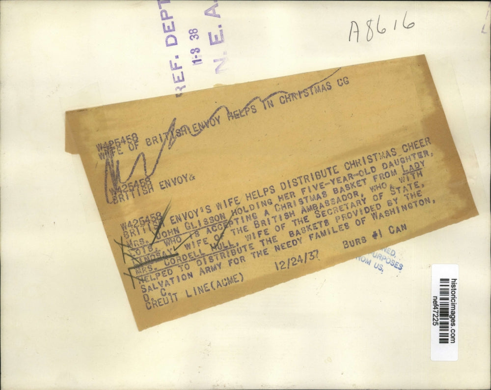 1937 Press Photo Lady Lindsay, Mrs. Cordell Hull Giving Salvation Army Baskets