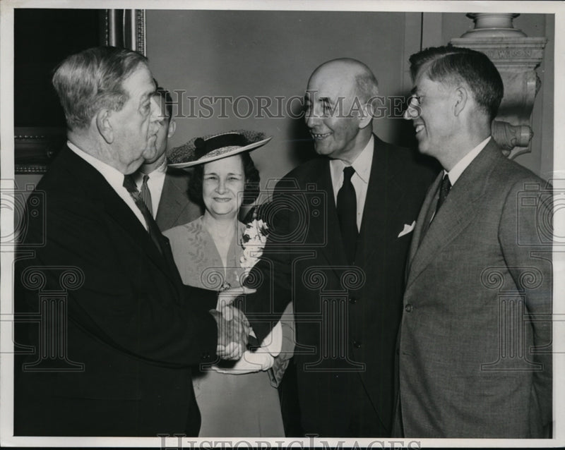 Load image into Gallery viewer, 1941 Press Photo Fed Judge Alva M Lumpkin Congratulated by S N Ellison Smith
