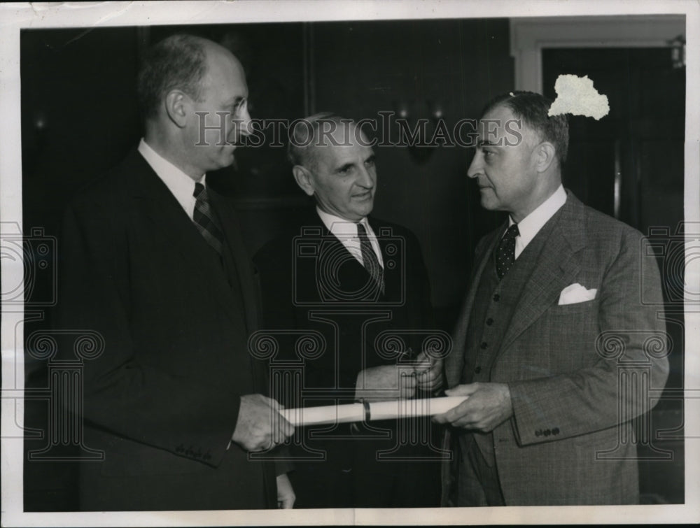 1937 Press Photo John Phillip Wenchel Taking Oath from Henry Morgenthau in D.C.