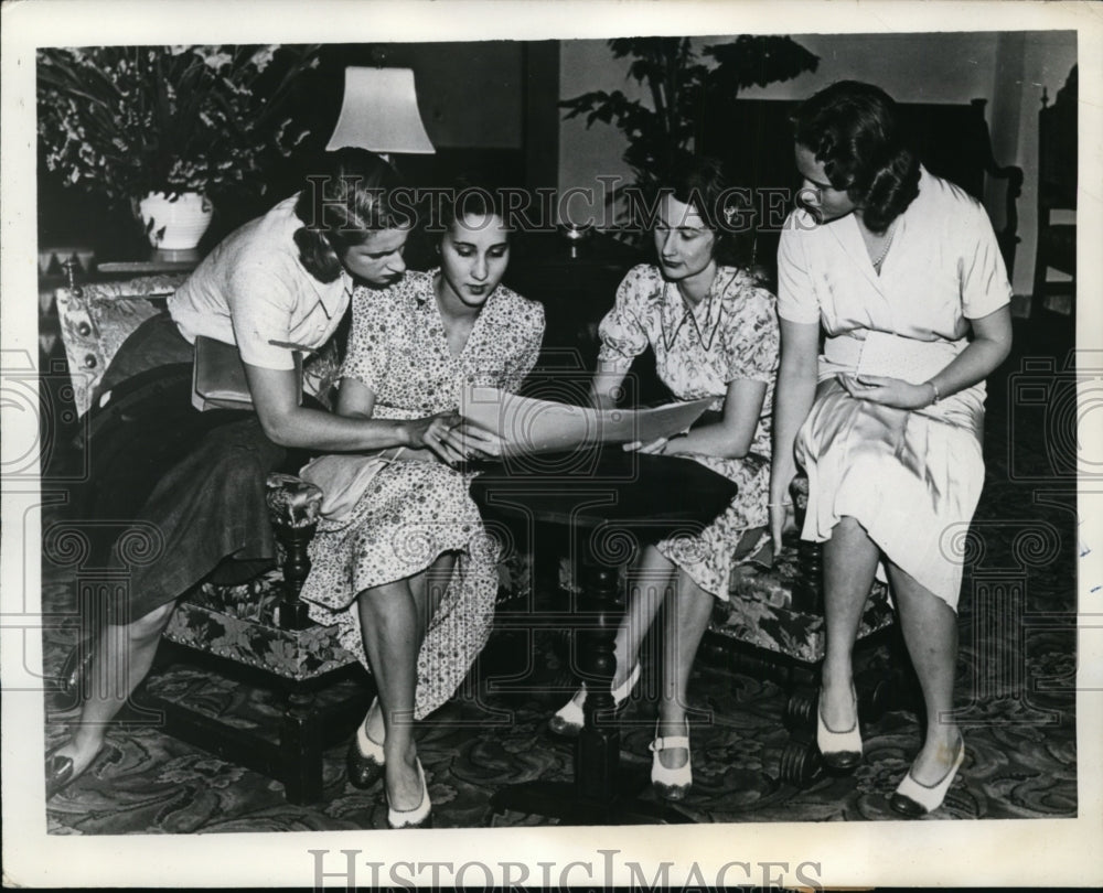1938 Press Photo Tropical Milk Fund Ball Planning committee Meeting, Palm Beach