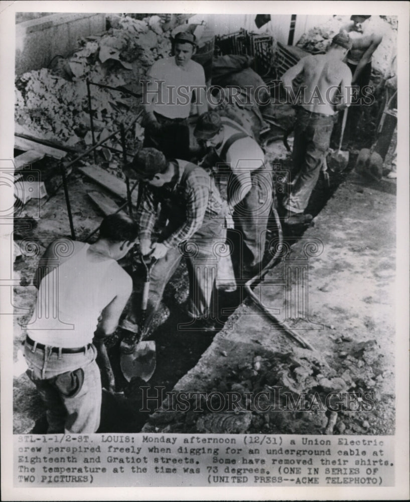 1952 Press Photo Union Electric Crew Digs for Underground Cable in St Louis