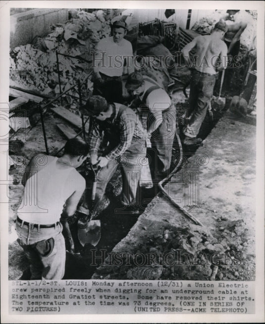 1952 Press Photo Union Electric Crew Digs for Underground Cable in St Louis