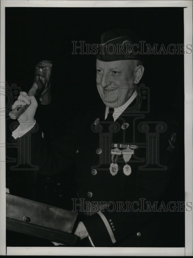 Load image into Gallery viewer, 1941 Press Photo Milo J. Warner opening American Legion Convention, Milwaukee
