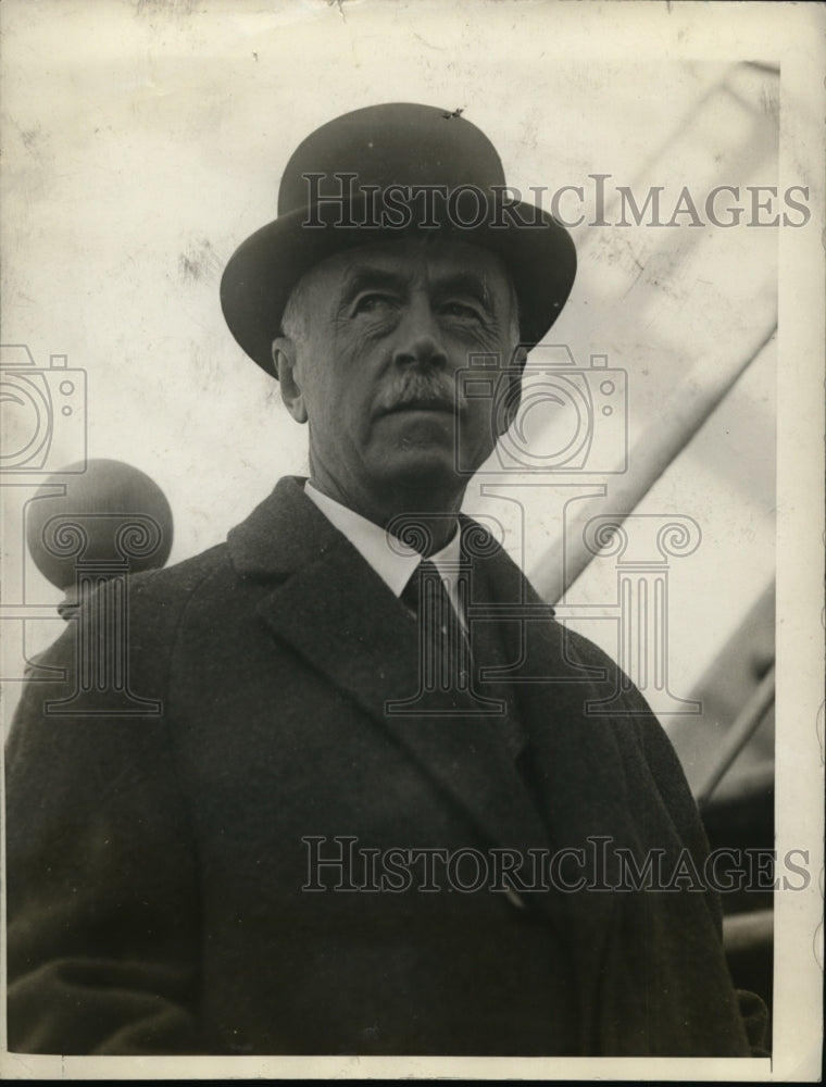 1929 Press Photo Joseph Linden Arriving in New York on S.S. Mauretania