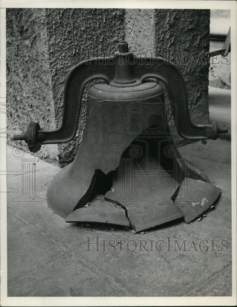 1937 Press Photo Father Damien's Bell From Church of St. Francis - nef47469