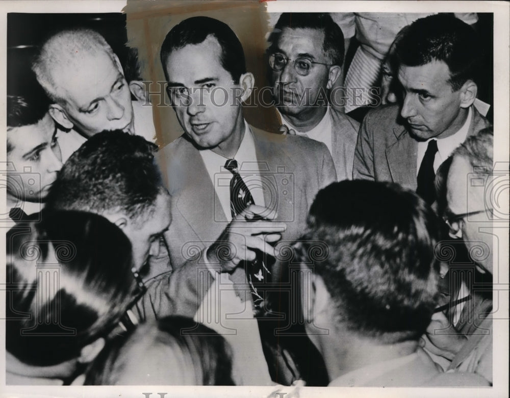 1952 Press Photo Gov.Allen Shivers of Texas surrounded with Press - nef47542