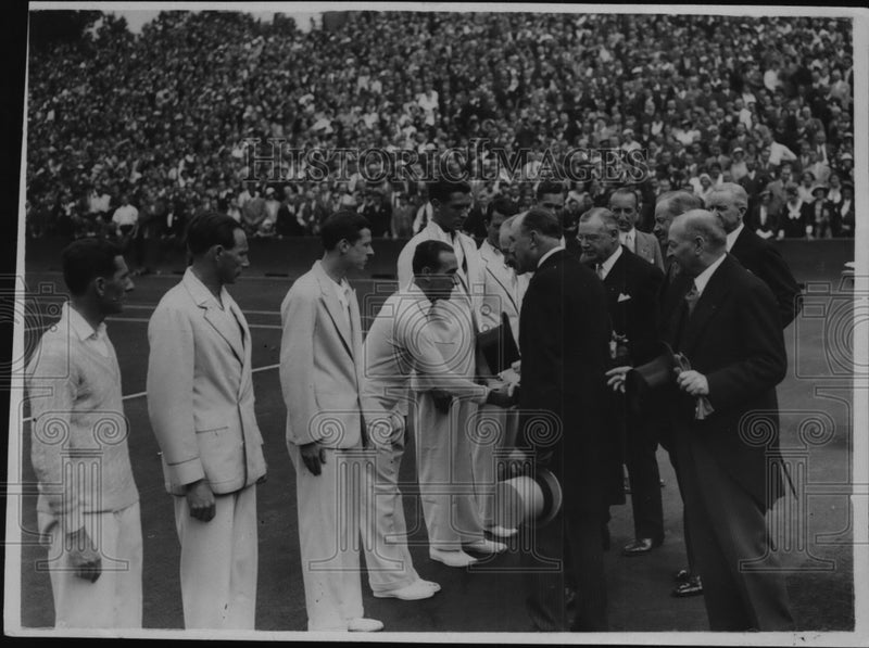 Load image into Gallery viewer, 1932 Press Photo Jean Borotra Defeats Vines in Davis Cup Matches - nef47582
