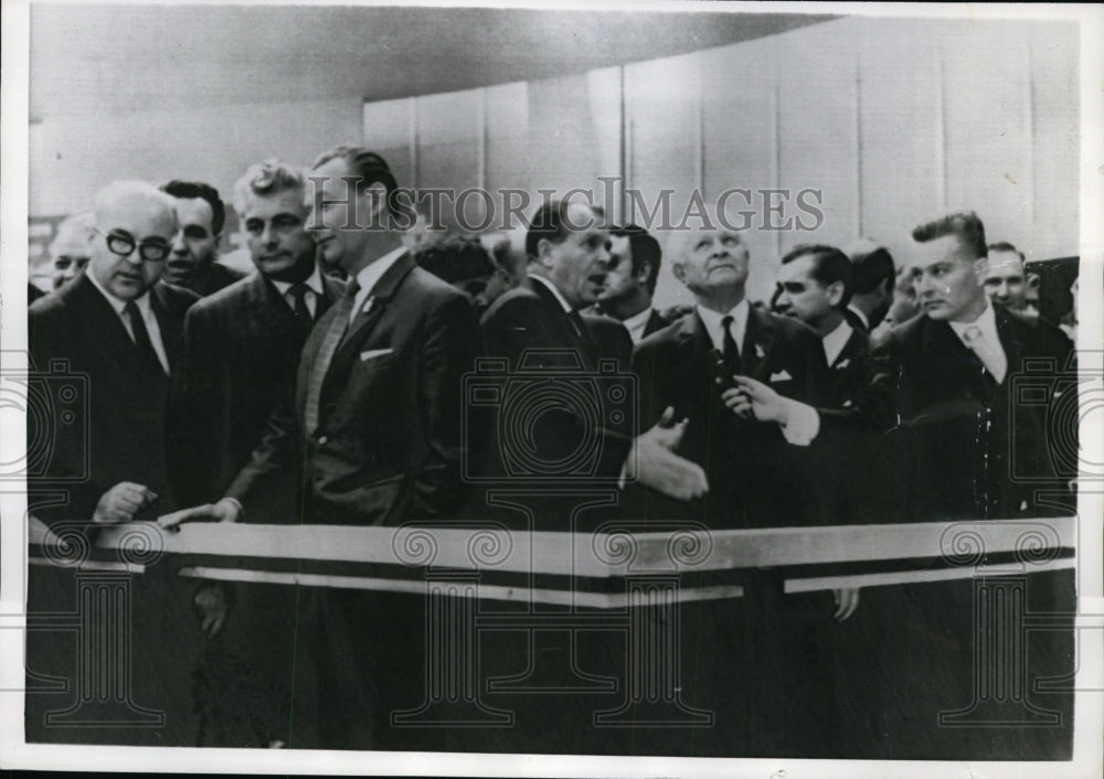1968 Press Photo Czech Government Inspects Czechoslovakian Exposition