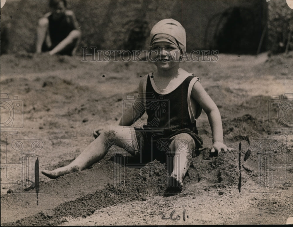 1920 Press Photo Nettie Aberding at National Capitols Municipal Bathing Resort