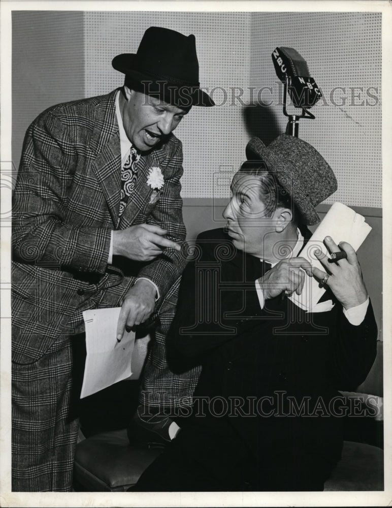 1939 Press Photo Two Unidentified Males - nef47774