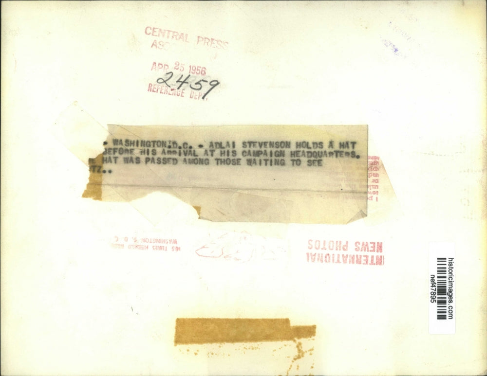 1956 Press Photo Adlai Stevenson Holding Hatful of Money in Washington, D.C.