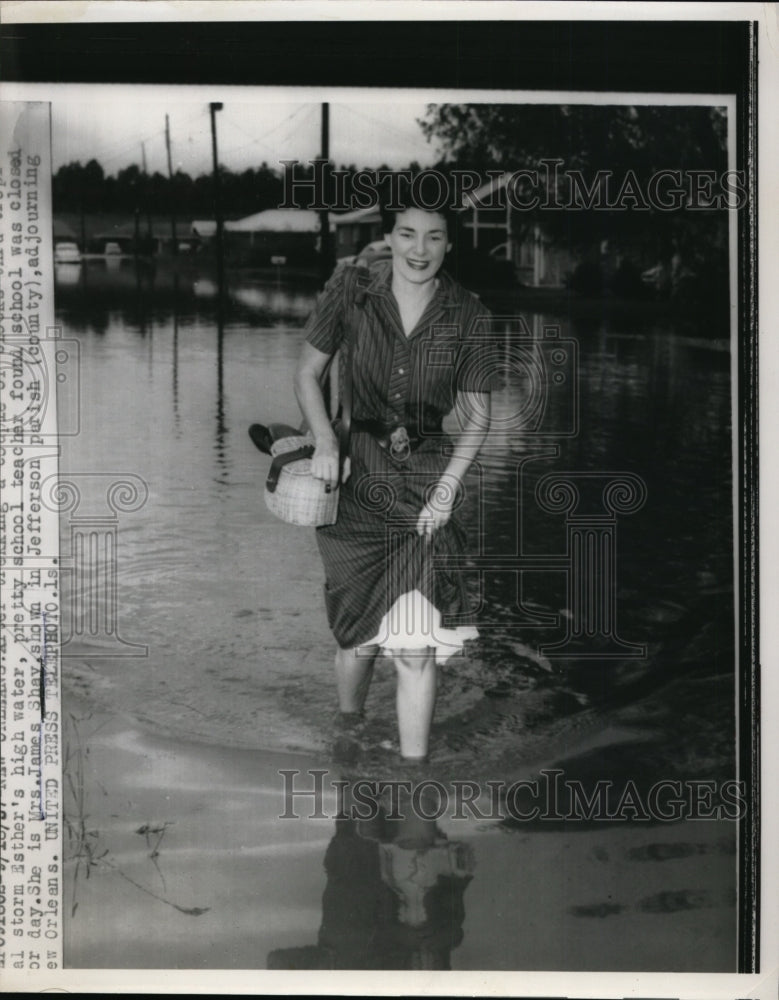 Load image into Gallery viewer, 1957 Press Photo Mrs. James Shay in Tropical Storm Esther Flood - nef47975
