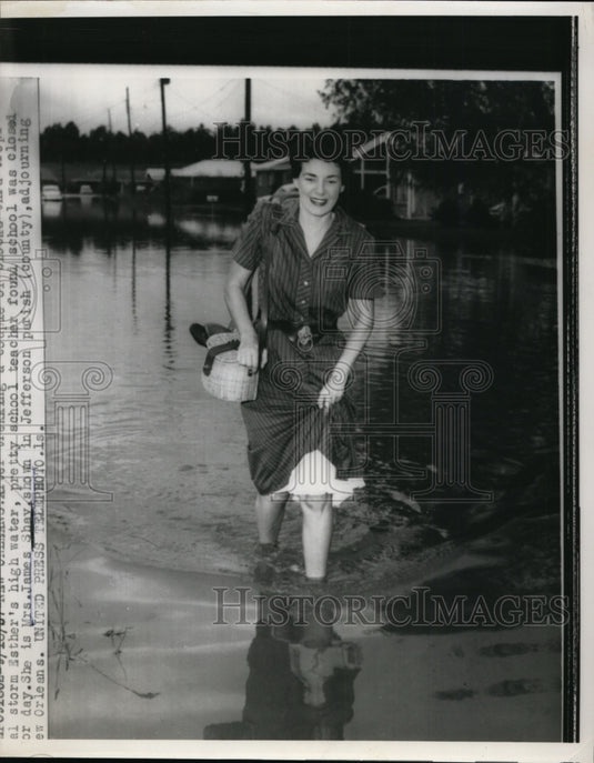 1957 Press Photo Mrs. James Shay in Tropical Storm Esther Flood - nef47975