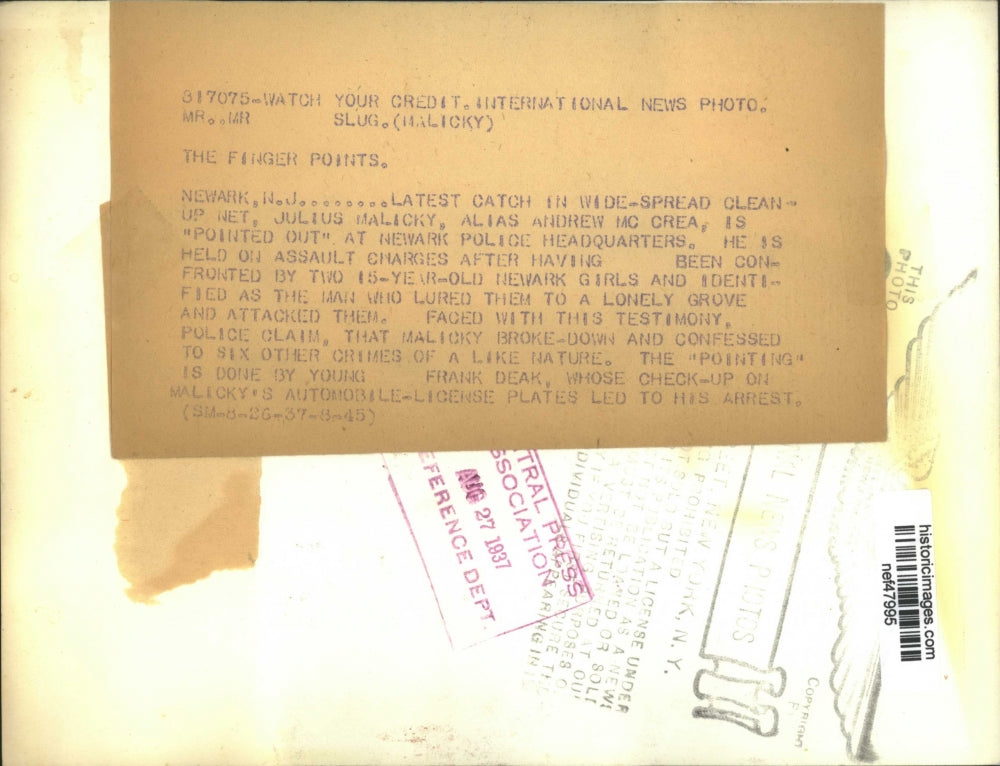 1937 Press Photo Julius Malicky aka Andrew McCrea at Newark Police Headqaurters