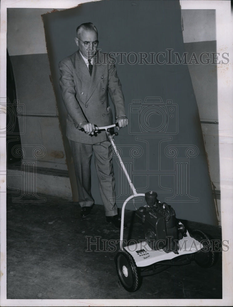 Load image into Gallery viewer, 1956 Press Photo Joe Way of Wayson Power Equipment co. - nef48033
