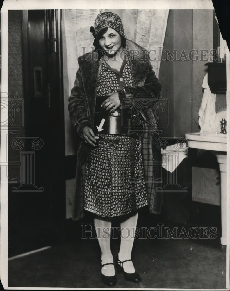 Load image into Gallery viewer, 1929 Press Photo Kittie Ford demonstrating Tank around wait use to hold gin

