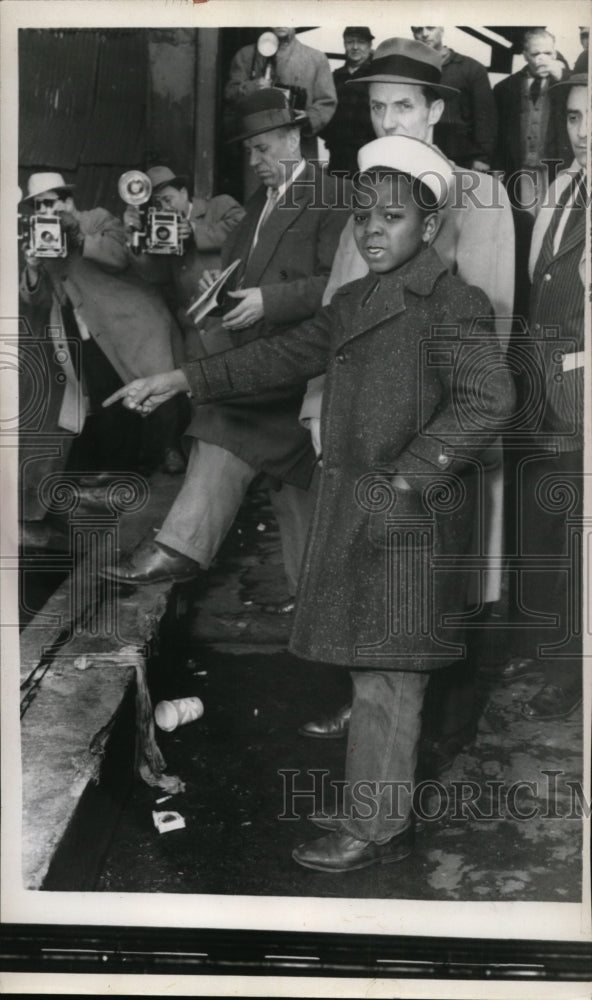 Load image into Gallery viewer, 1958 Press Photo George Jones confessed he pushed playmate in North River
