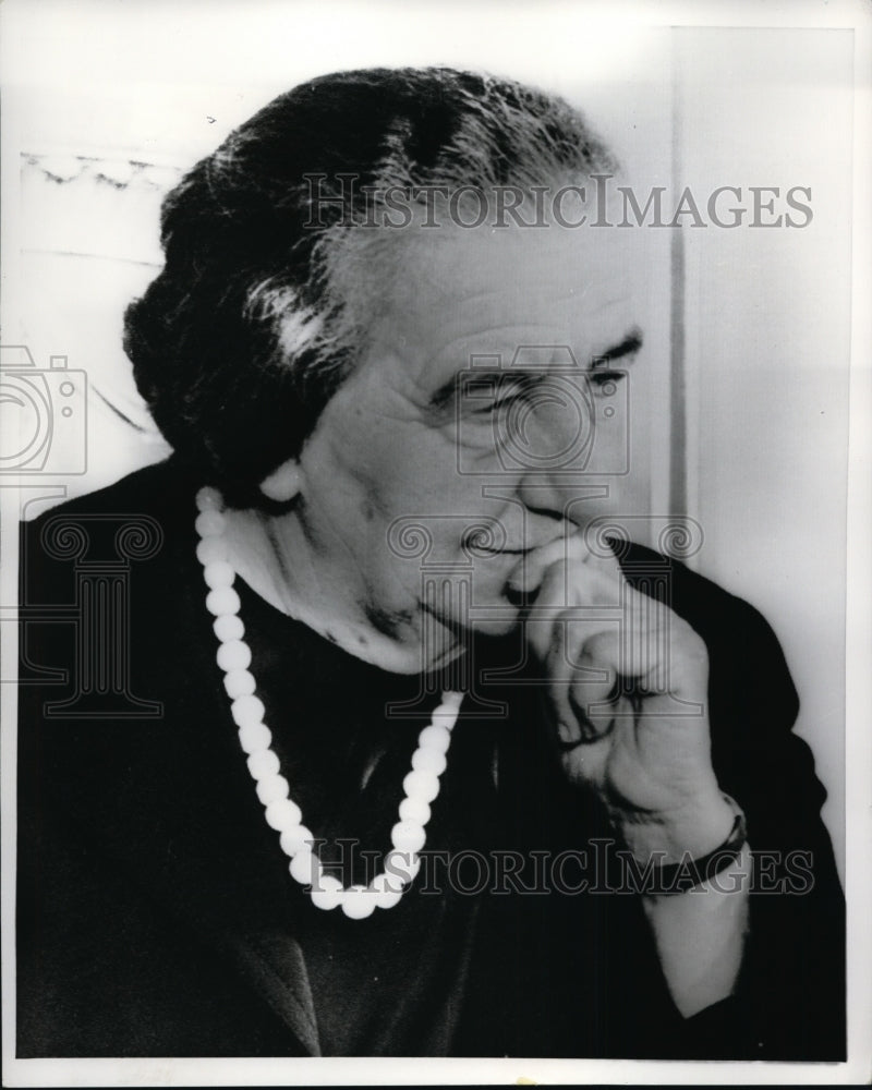 Load image into Gallery viewer, 1970 Press Photo Israeli Premier Golda Neir Speaking in London - nef48184
