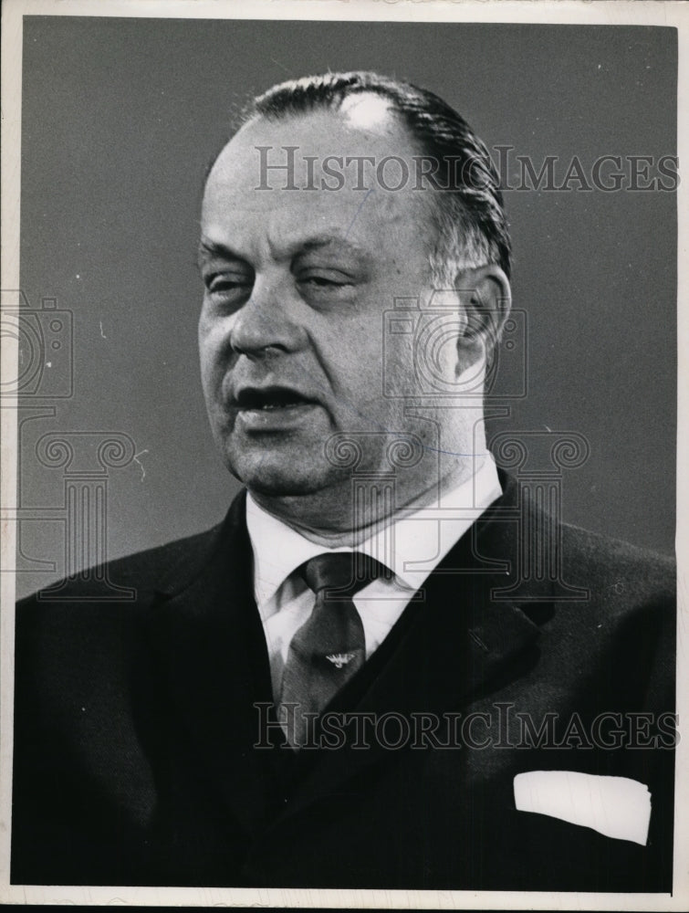 1963 Press Photo Jack Russell - nef48211