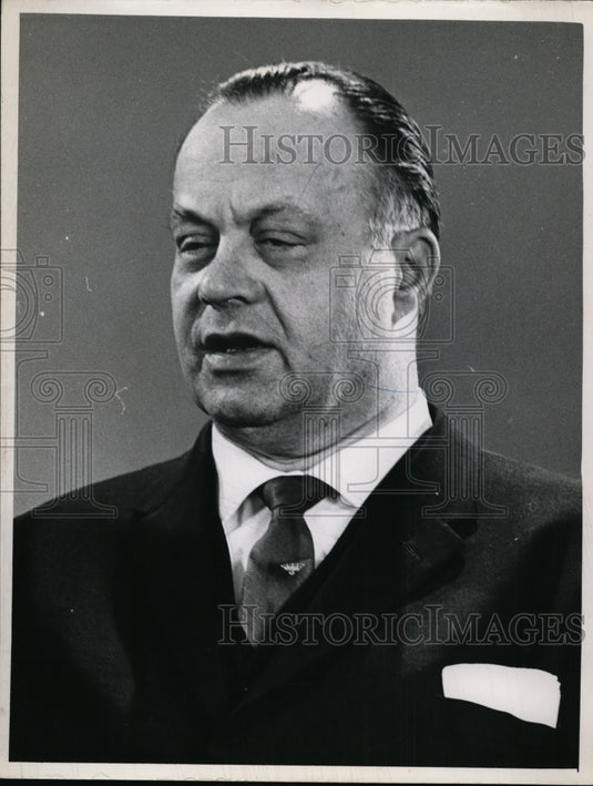 1963 Press Photo Jack Russell - nef48211