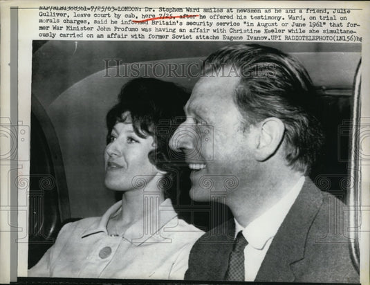 1963 Press Photo Dr. Stephen Ward, Julie Gulliver Leaving Court in London