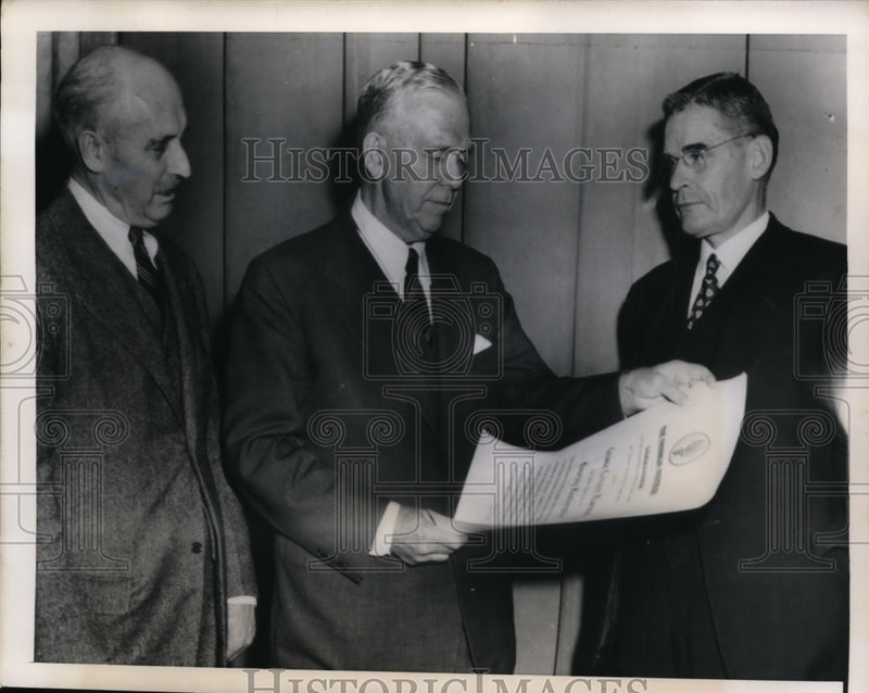Load image into Gallery viewer, 1950 Press Photo Gen.George C.Marshall honored the Franklin Award
