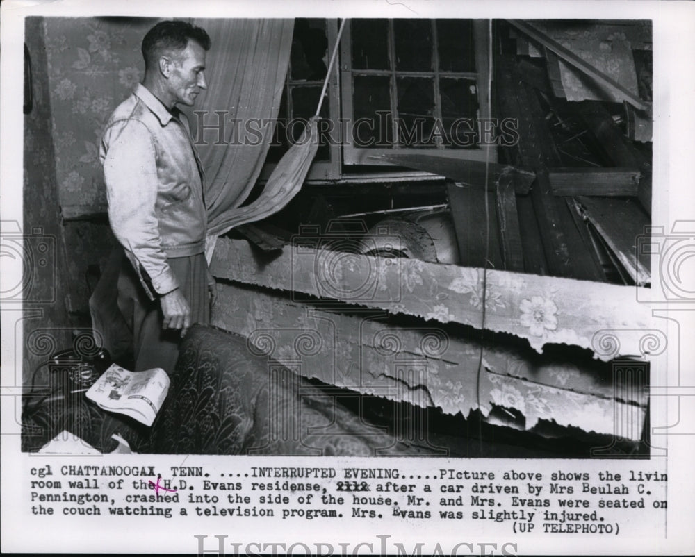 1955 Press Photo Damage After Car Crash into Home of H.D. Evans, Chattanooga