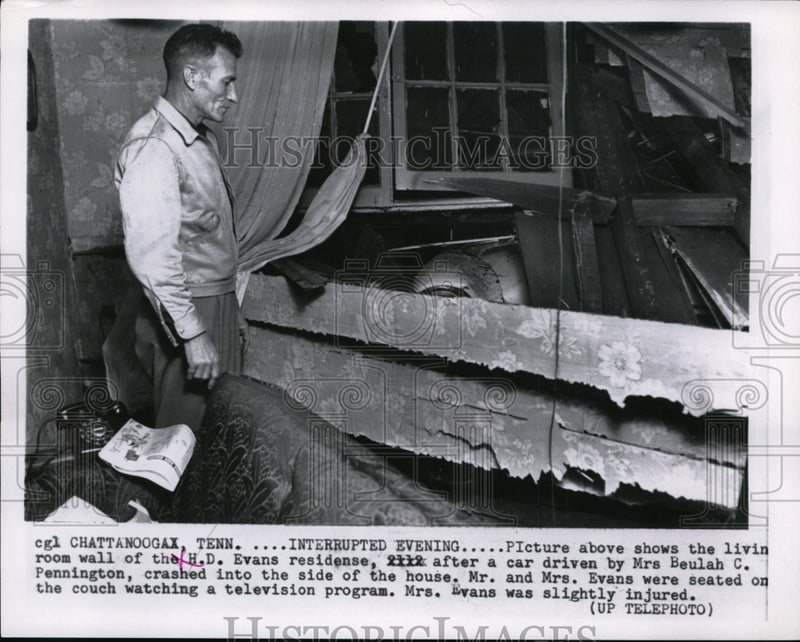 Load image into Gallery viewer, 1955 Press Photo Damage After Car Crash into Home of H.D. Evans, Chattanooga
