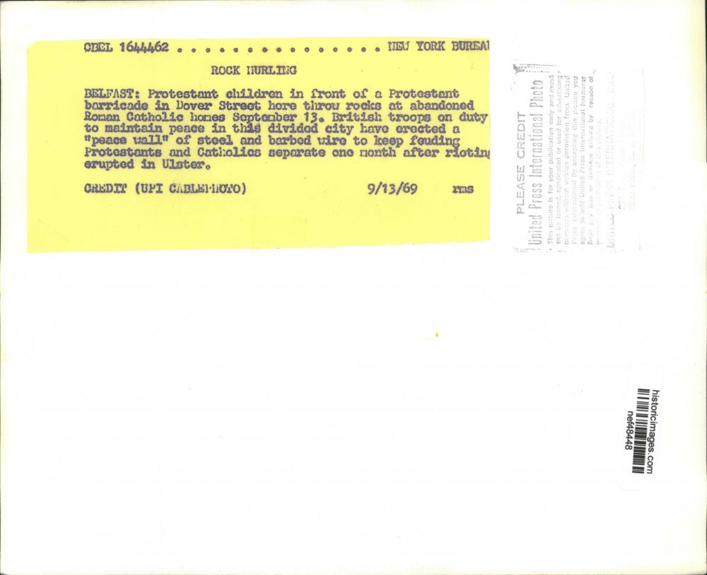 1969 Press Photo Protestant Children in front of Protestant Barricade in Dover