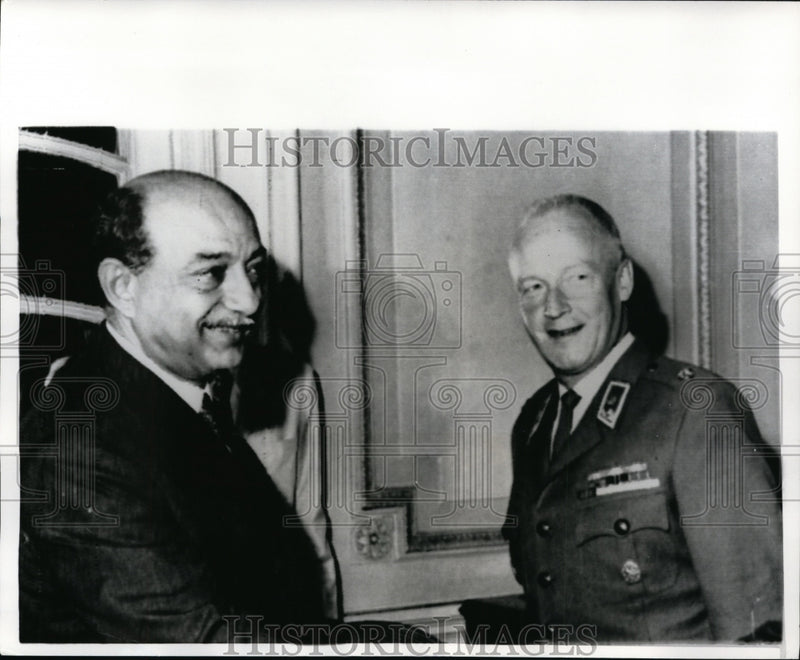 Load image into Gallery viewer, 1970 Press Photo United Arab Rep Foreign Minister Mahmoud Risd &amp; Finland's
