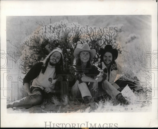 Press Photo Unknown Group of Guys - nef48521
