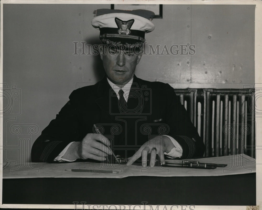 1936 Press Photo Commander Russell T Lucas - nef48531