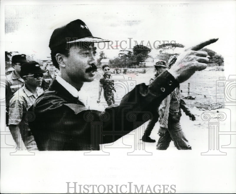 Load image into Gallery viewer, 1970 Press Photo Nguyen Cao Ky Inspecting Troops in Neak Luong, Cambodia
