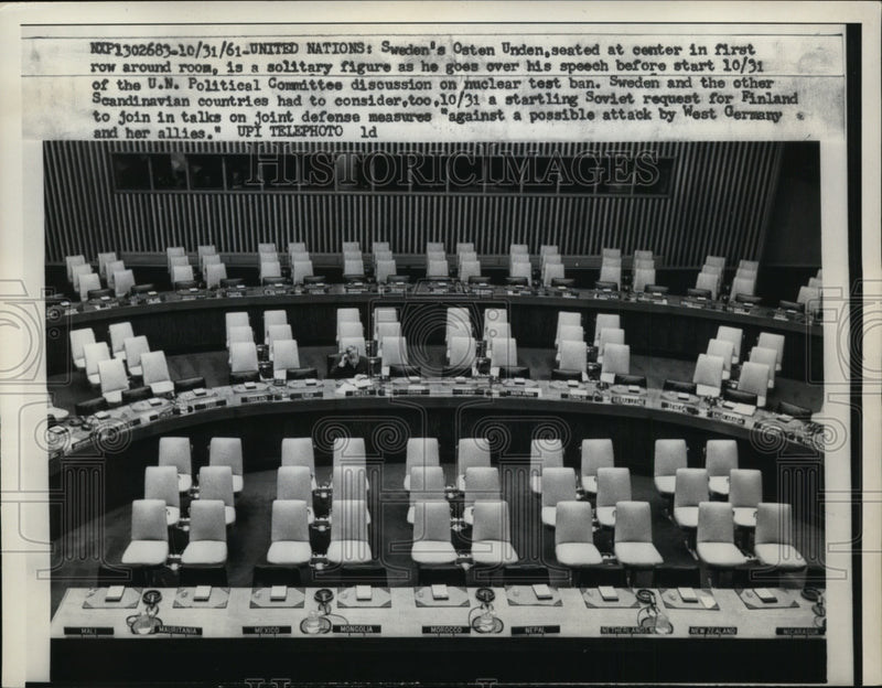 Load image into Gallery viewer, 1961 Press Photo Osten Unden Practices United Nations Political Committee Speech
