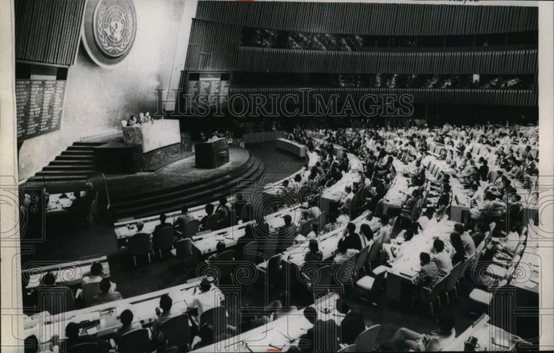 Load image into Gallery viewer, 1970 Press Photo U Thant Addressing First World Youth Assembly, United Nations
