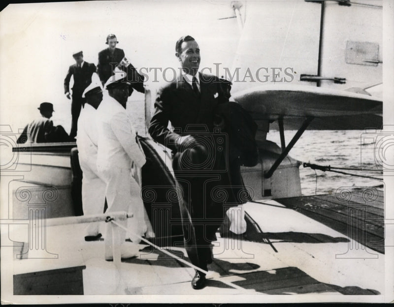 Load image into Gallery viewer, 1938 Press Photo Lord &amp; Lady Louis Mountbatten Arriving in Kingston, Jamaica
