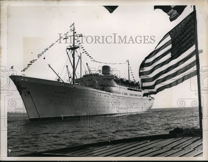 Load image into Gallery viewer, 1949 Press Photo Luxury Liner Ship "Oslofjord" on Hudson River, New York
