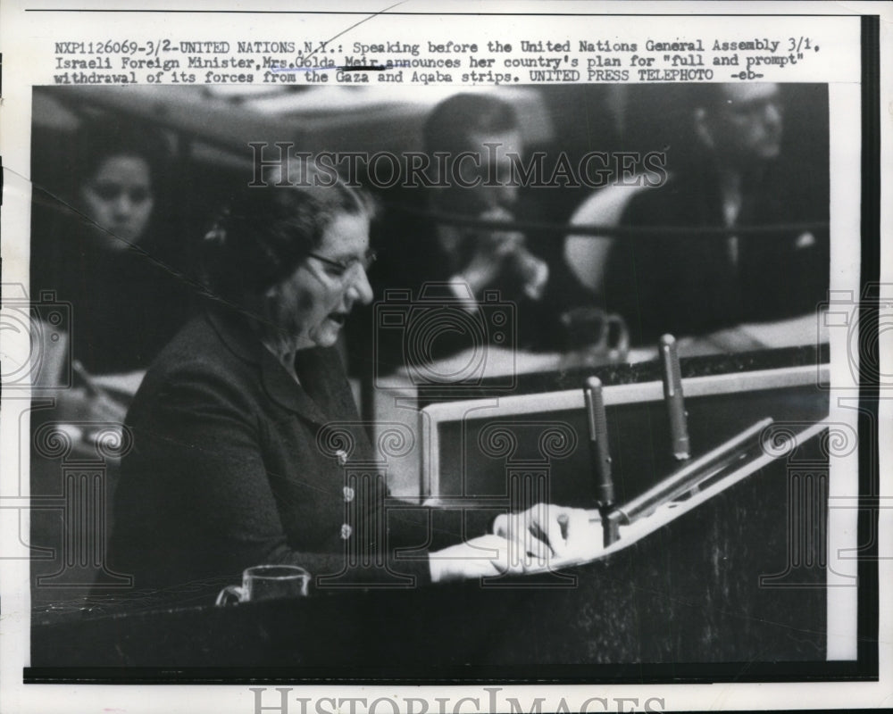 1957 Press Photo Golda Meir Addressing United Nations General Assembly