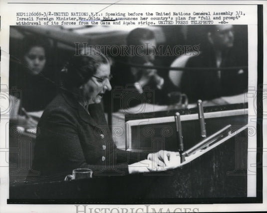 1957 Press Photo Golda Meir Addressing United Nations General Assembly